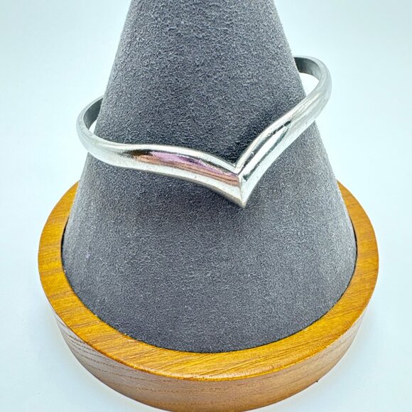 AVON Silver Tone Chevron Open Cuff Bracelet Size 7" Fit